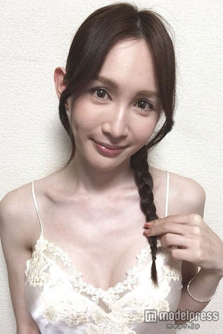 細かな三つ編みでまずは一本に