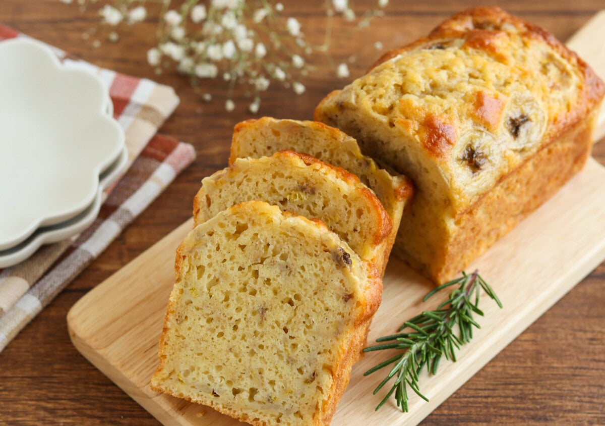 バター不使用なのにしっとりふわふわ！ぐるぐる混ぜるだけ超簡単「バナナケーキ」のレシピ