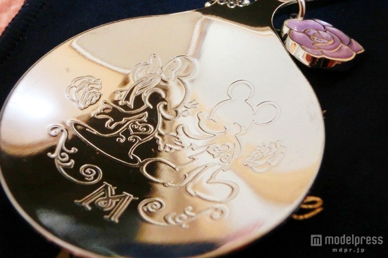 ミッキーとミニーがデザインされている