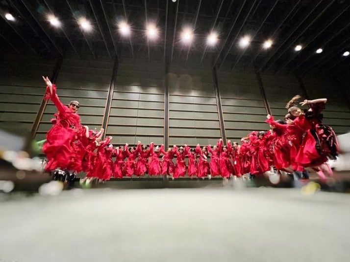 櫻坂46菅井友香、毎年恒例“大晦日ジャンプ”写真公開「迫力がすごい」「揃ってて綺麗」と反響