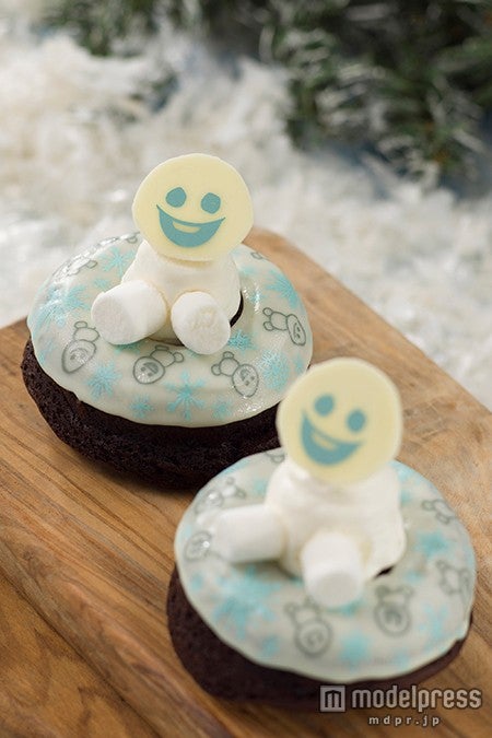 ベイクドチョコレートドーナツ1個 ￥390（C）Disney