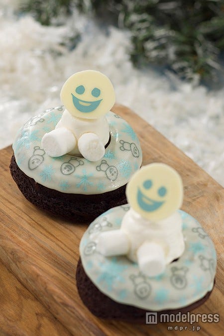 ベイクドチョコレートドーナツ1個 ¥390(C)Disney