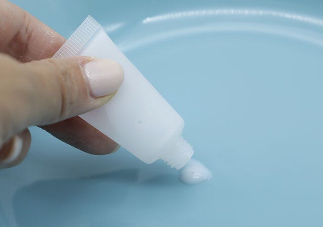 ダイソー　チューブ型詰め替え容器（8mL、3個）　使用例