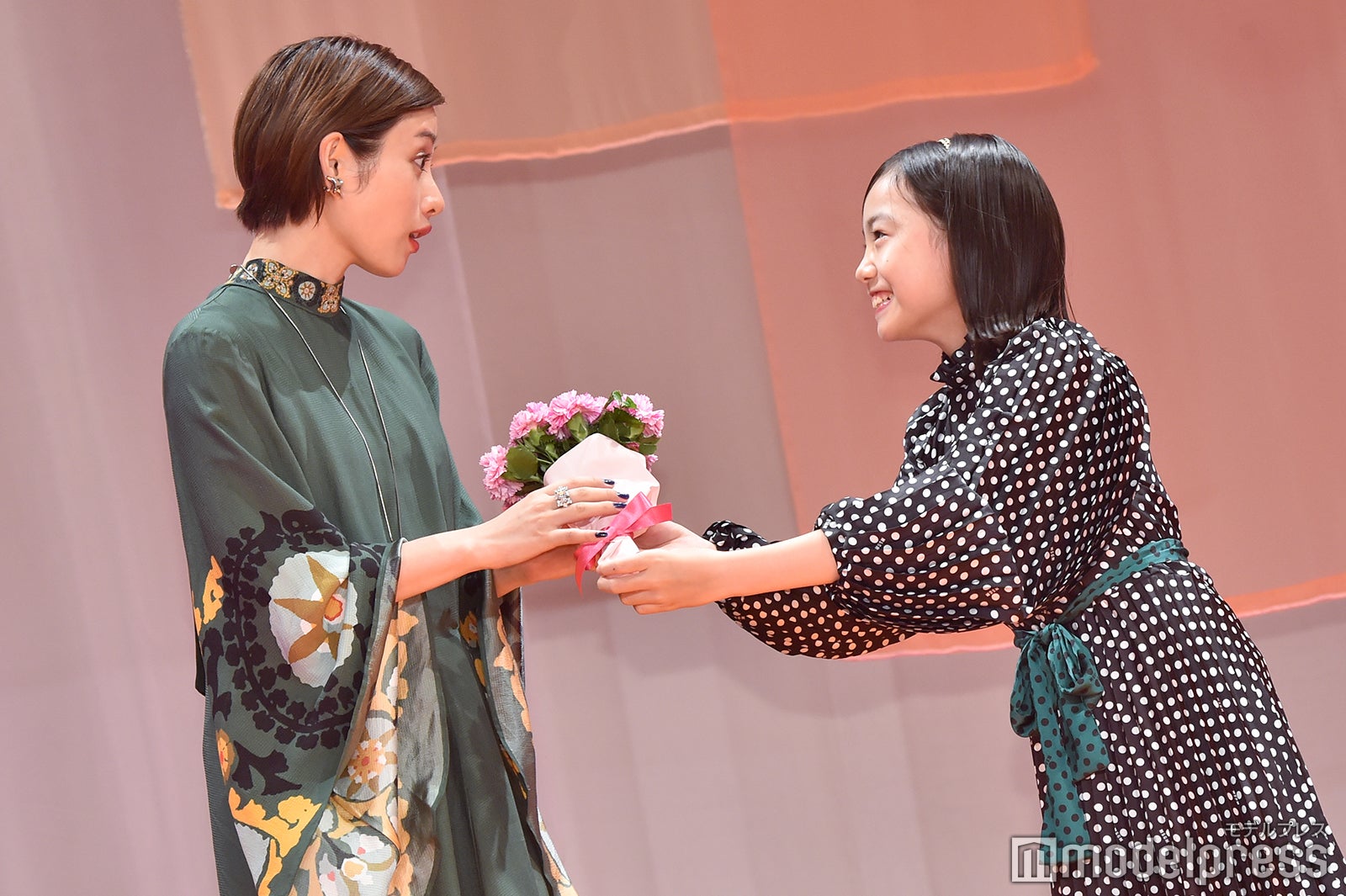 石原さとみ、稲垣来泉 （C）モデルプレス