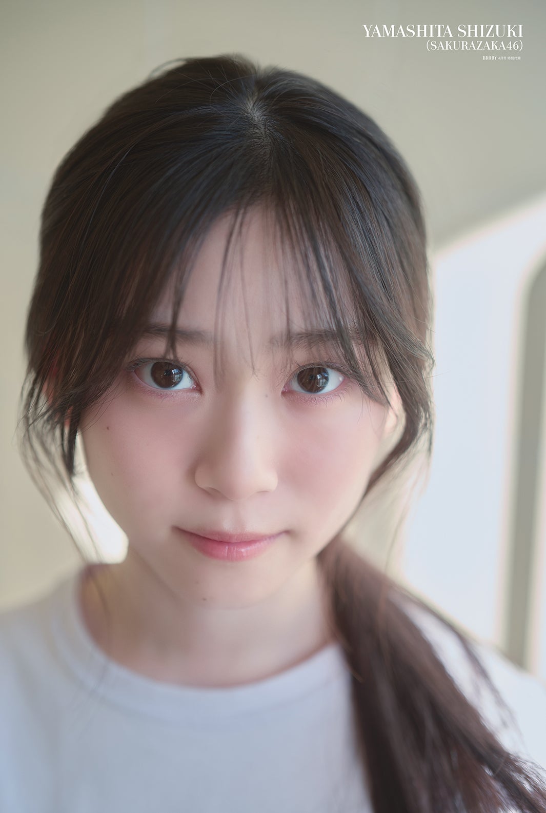 櫻坂46山下瞳月、白ワンピ姿で「BRODY」表紙登場 MV監督が明かす“表現