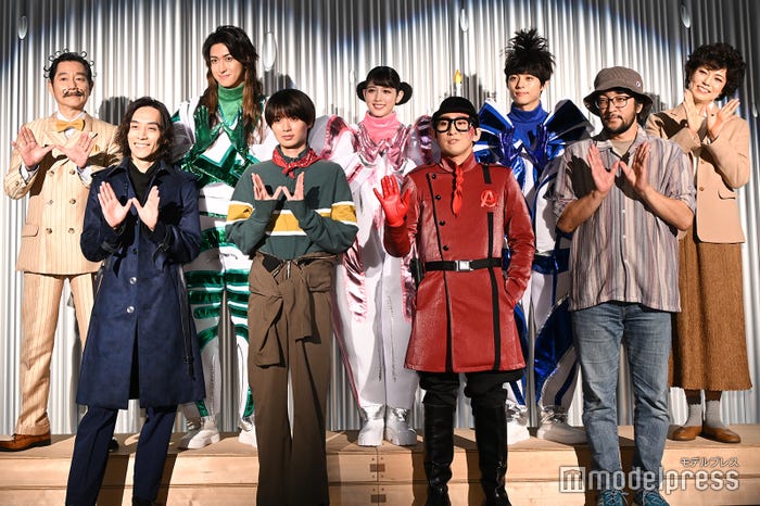 (左上から)中村まこと、相葉裕樹、松田るか、永田崇人、彩吹真央(左下から)平間壮一、井上瑞稀、成河、ウォーリー木下氏(C)モデルプレス