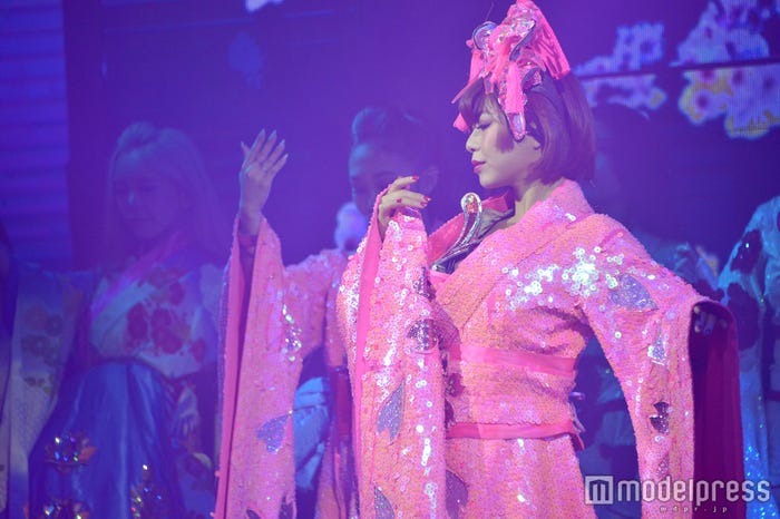 パフォーマンスするichigo (C)モデルプレス