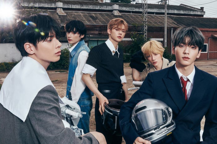 TOMORROW X TOGETHER(P)&(C)BIGHIT MUSIC