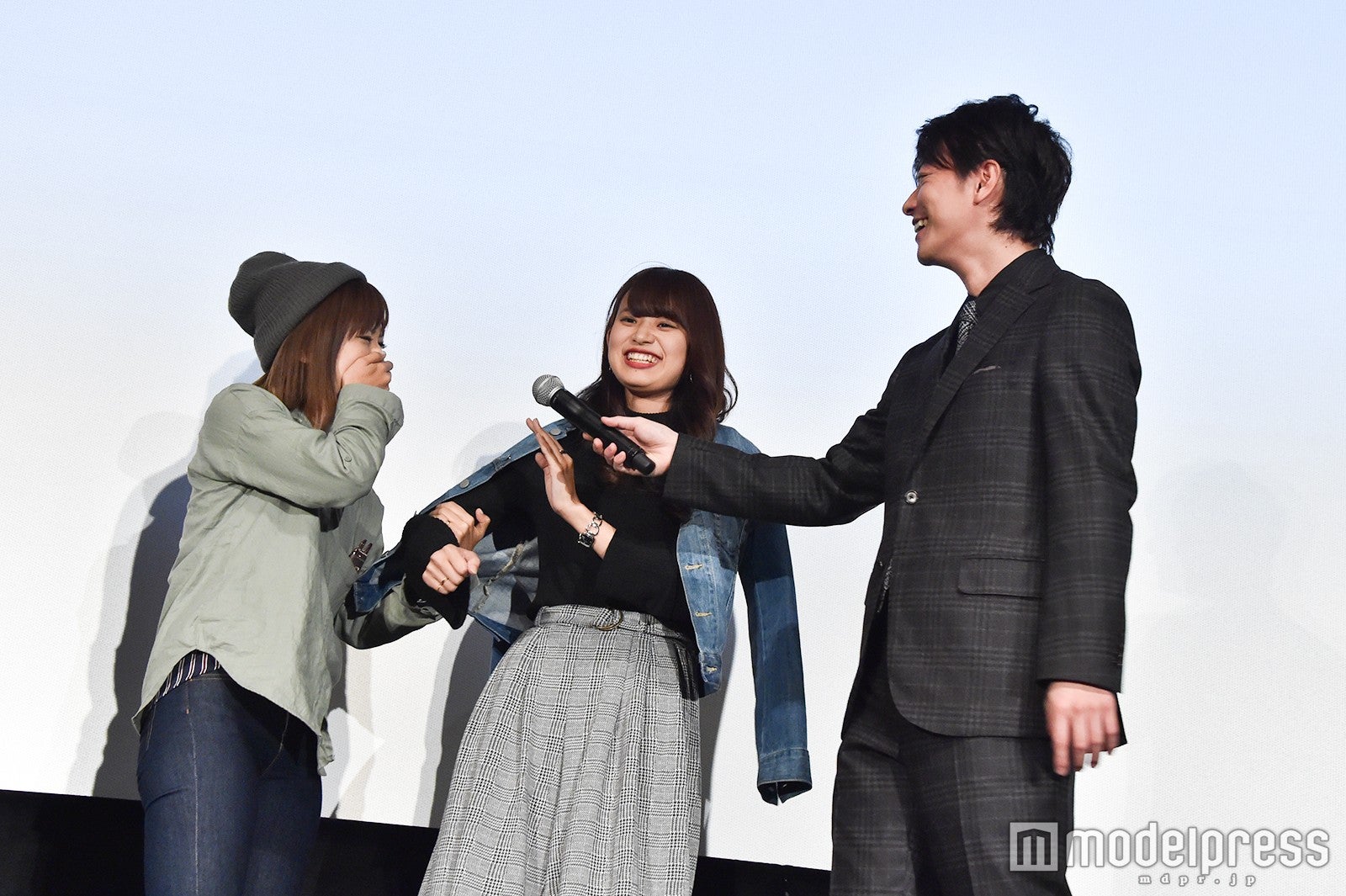 至近距離でファンと交流 （C）モデルプレス