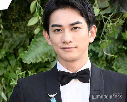 町田啓太、タキシード姿で登場 「ティファニー」身につけより一層輝く<2022 ブルーブック「ボタニカ」ハイジュエリーイベント ガラ>