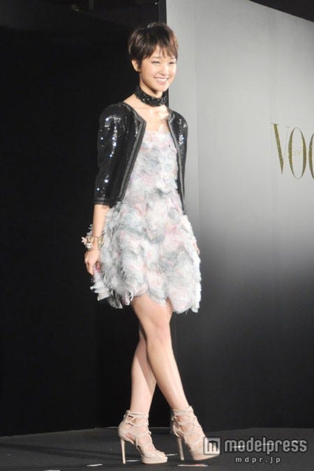 若さ溢れる美脚を披露!/「VOGUE JAPAN Women of the Year 2012」授賞式より
