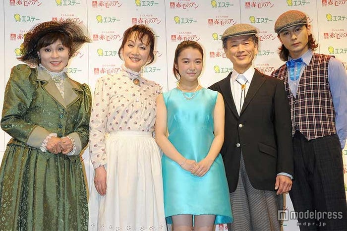 (左から)大和田りつこ、旺なつき、上白石萌音、越智則英、藤田玲