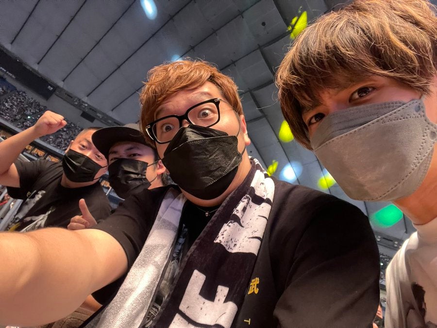 HIKAKIN、はじめしゃちょーら人気YouTuberと「THE MATCH」観戦 試合前の興奮つづる