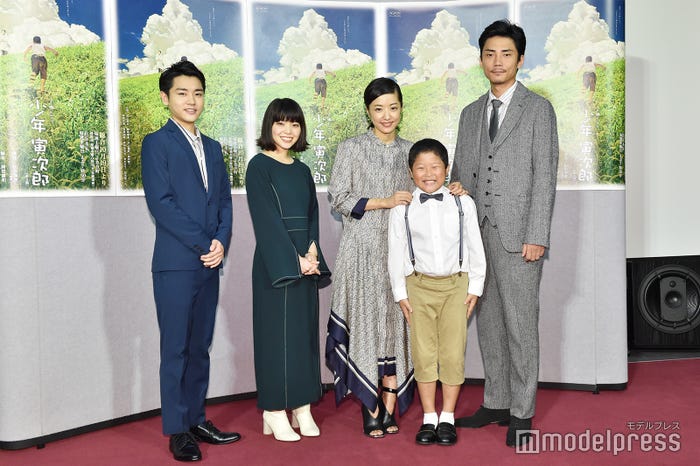 左より:泉澤祐希、岸井ゆきの、井上真央、藤原颯音、毎熊克哉 (C)モデルプレス