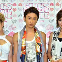 ファッションイベント「第5回ガールズブロガースタイル2013A／W」に出演した（左から）AAAの伊藤千晃、與真司郎、宇野実彩子