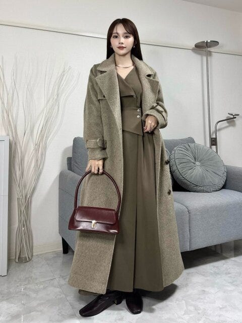 2025冬大人女性おすすめロングコートワントーンコーデ