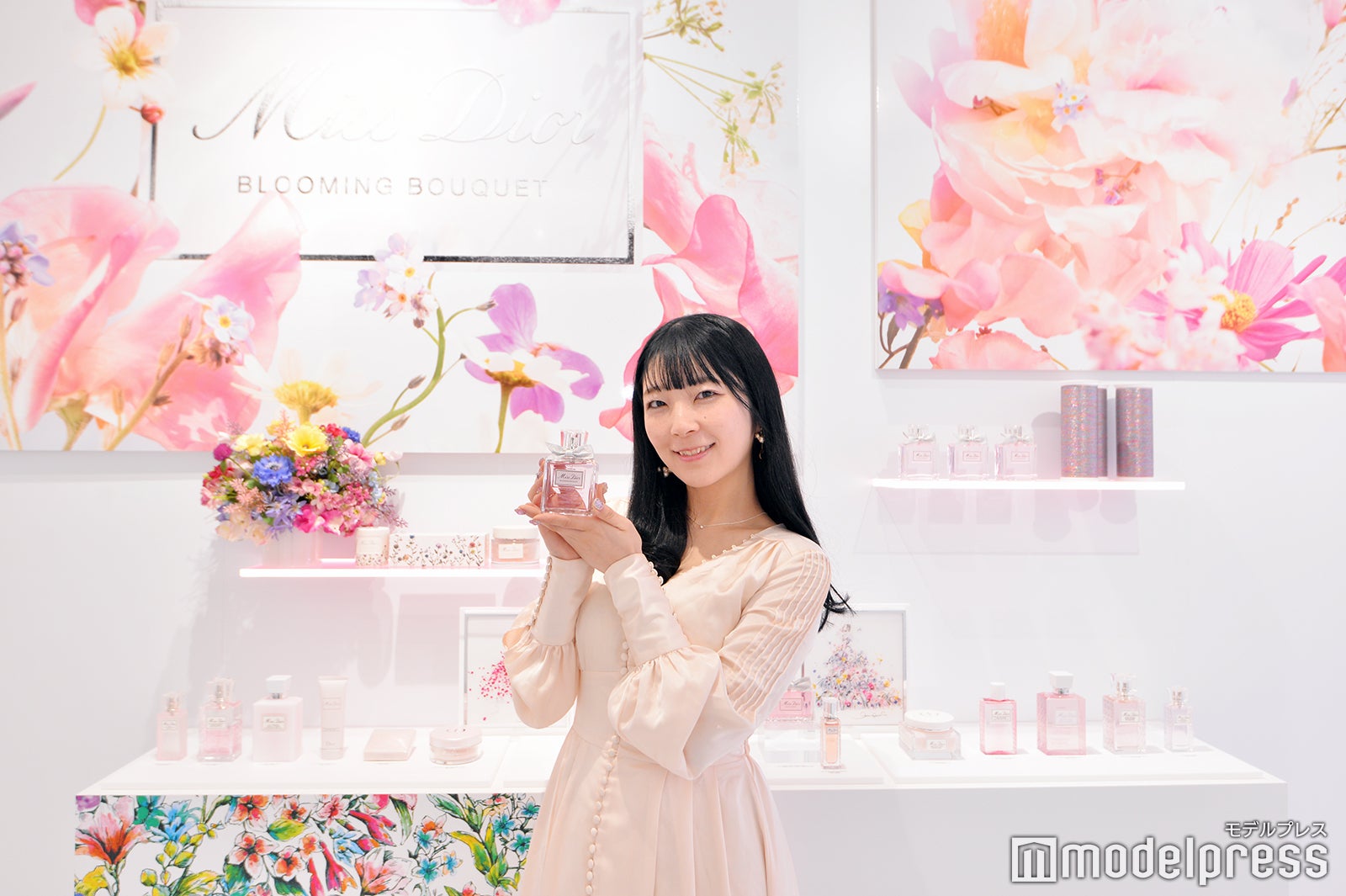 「ミス ディオール」ポップアップイベントに服部彩香と潜入！春の花々咲き誇る“庭園”が表参道に誕生