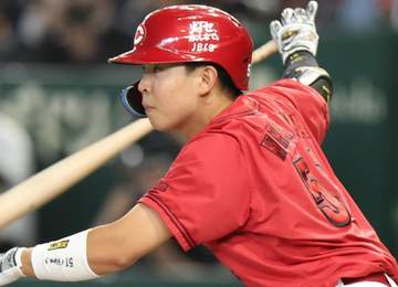 広島 ドラ1・平川がプロ1号 三回に西武・武内から左翼スタンドへ