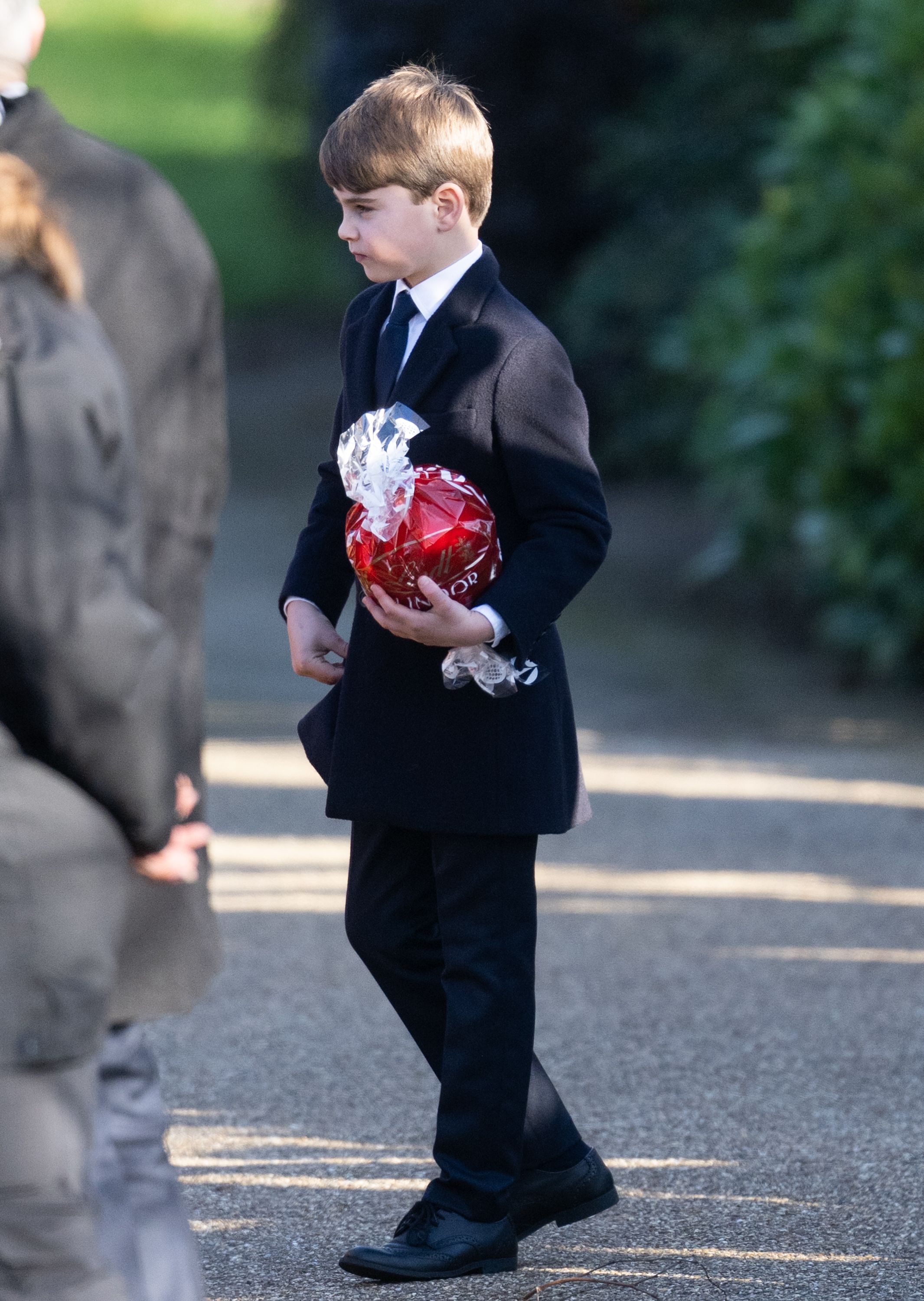 ルイ王子、チョコレートのプレゼントに歓喜