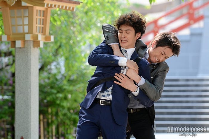 (左より)岡田将生、藤原竜也(C)日本テレビ