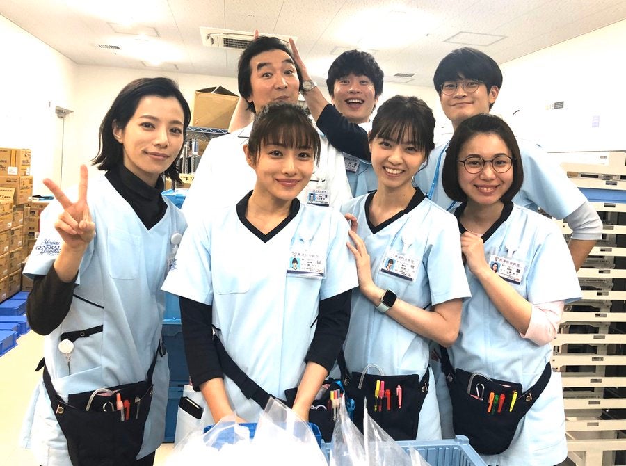 石原さとみ・西野七瀬・田中圭ら集結にファン歓喜「眼福」「世界一豪華な薬剤部」＜アンサング・シンデレラ＞　