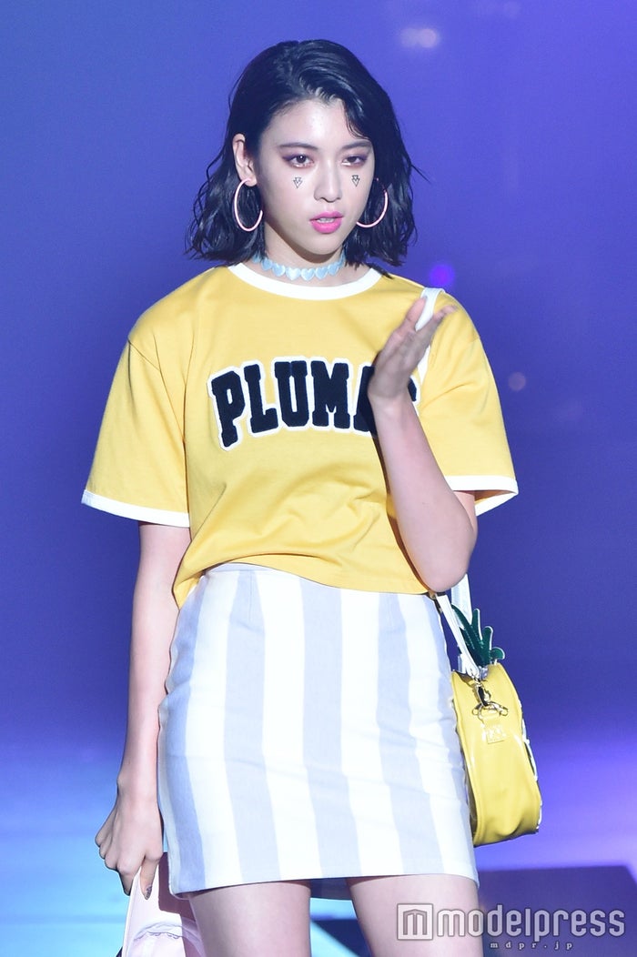 三吉彩花 ショートヘアお披露目 ミニスカ美脚でトップバッター A Nation Girlsaward モデルプレス