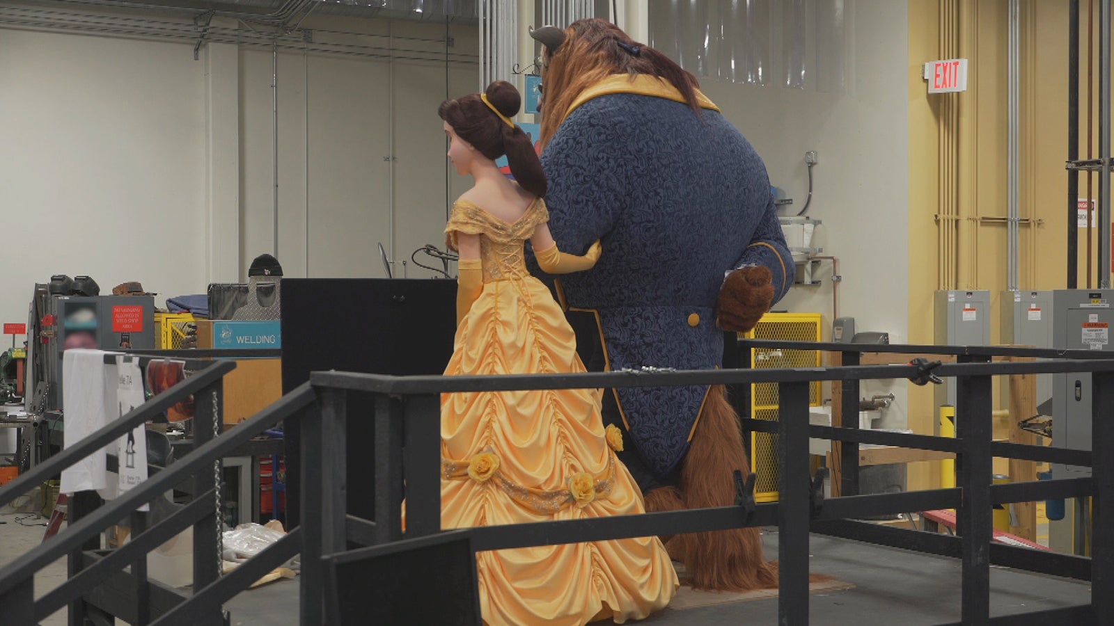 「美女と野獣“魔法のものがたり”」メイキング画像（C）Disney