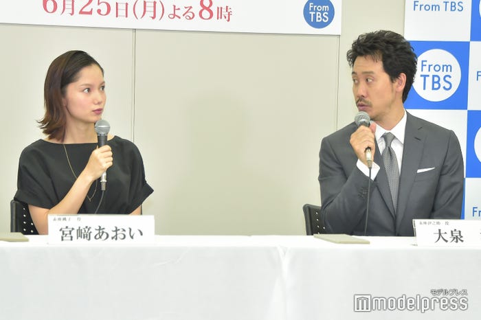 (左から)宮崎あおい、大泉洋 (C)モデルプレス