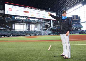 日本ハム・新庄監督 看板直撃弾のスポンサー大幅増に感謝 他チーム選手の達成でも「当ててくれたら負けゲームでも大喜びします」