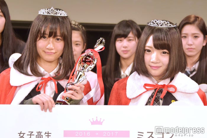 日本一のかわいい女子高生を決めるミスコン<関西地方予選/グランプリ:ゆきゅんさん(左)&準グランプリ: ゆりぴさん(右)>(C)モデルプレス