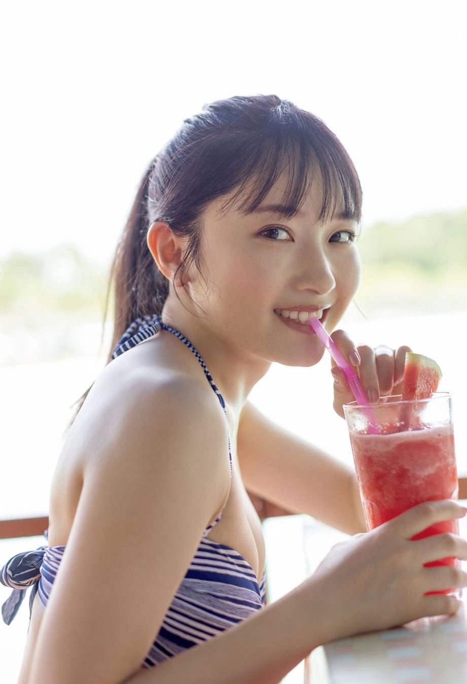 元モー娘。森戸知沙希、初海外ロケで美ボディ披露 デビュー10