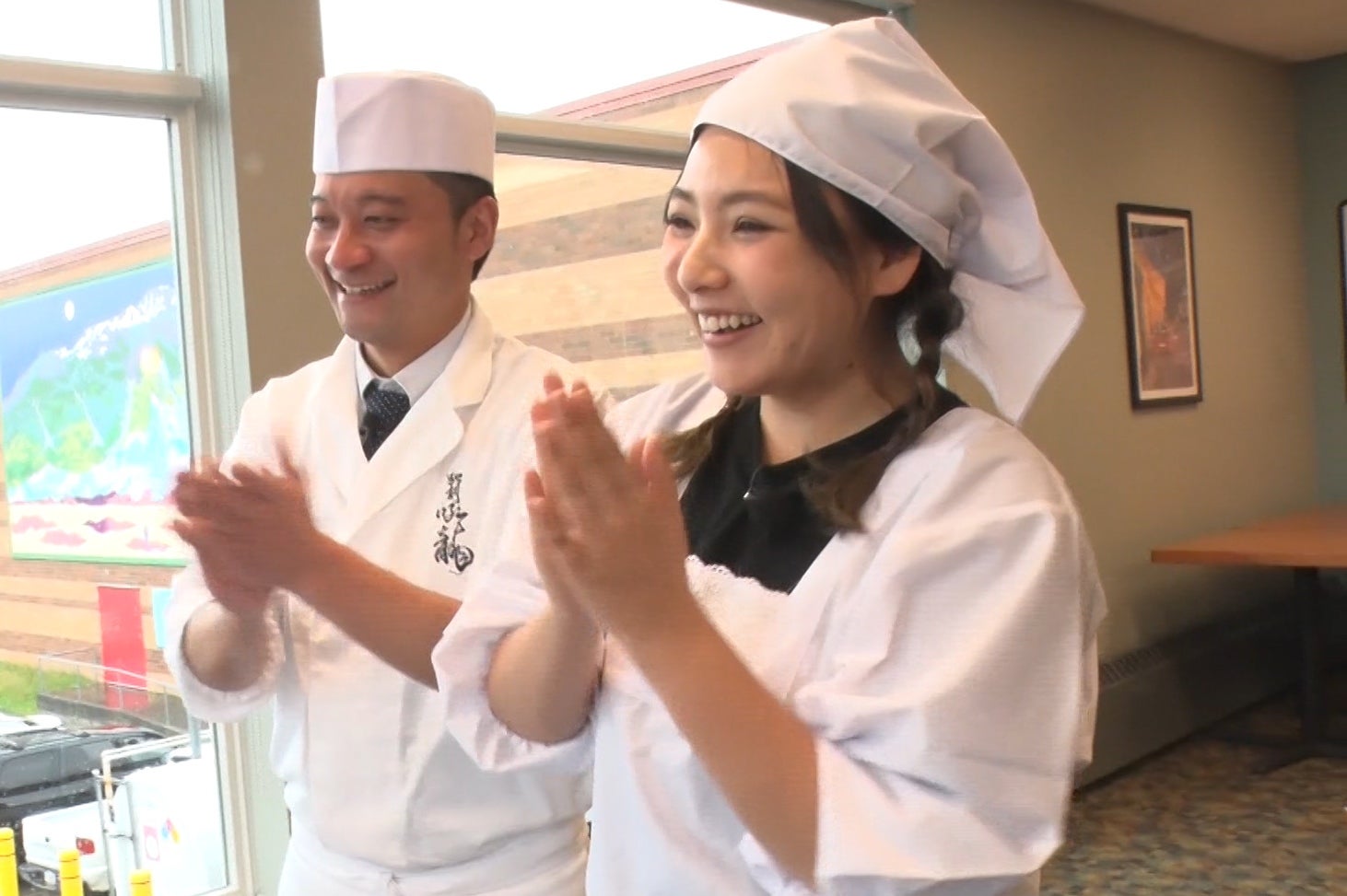 （右）野呂佳代（写真提供：関西テレビ）