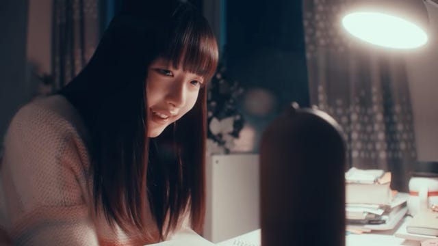 内田珠鈴/「LINE」のテレビCM「受験生篇」より(提供写真)