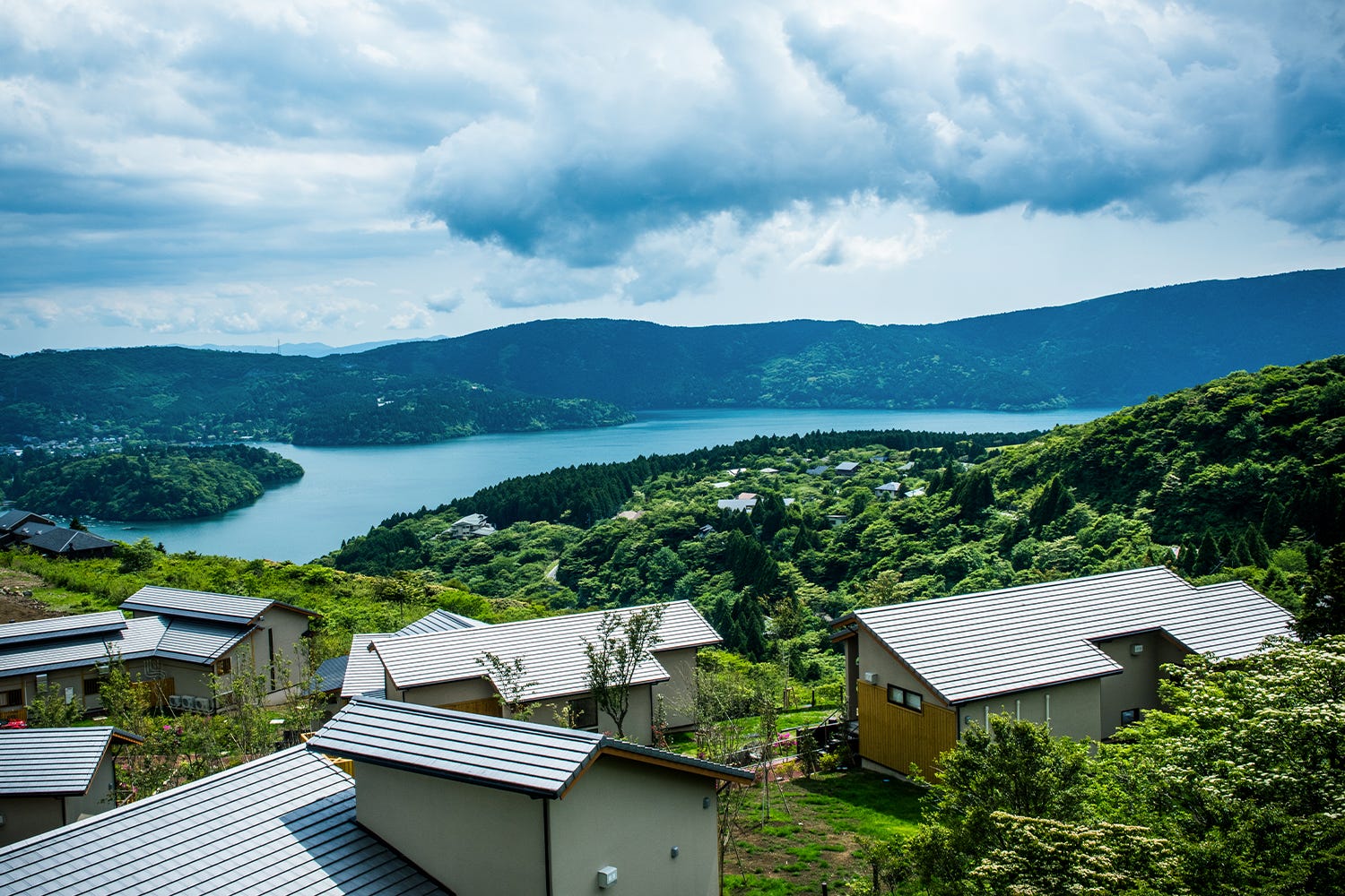 箱根・芦ノ湖を望む貸切ヴィラ「ときリゾート 箱根別邸」全室客室温泉付で24時間名湯を堪能