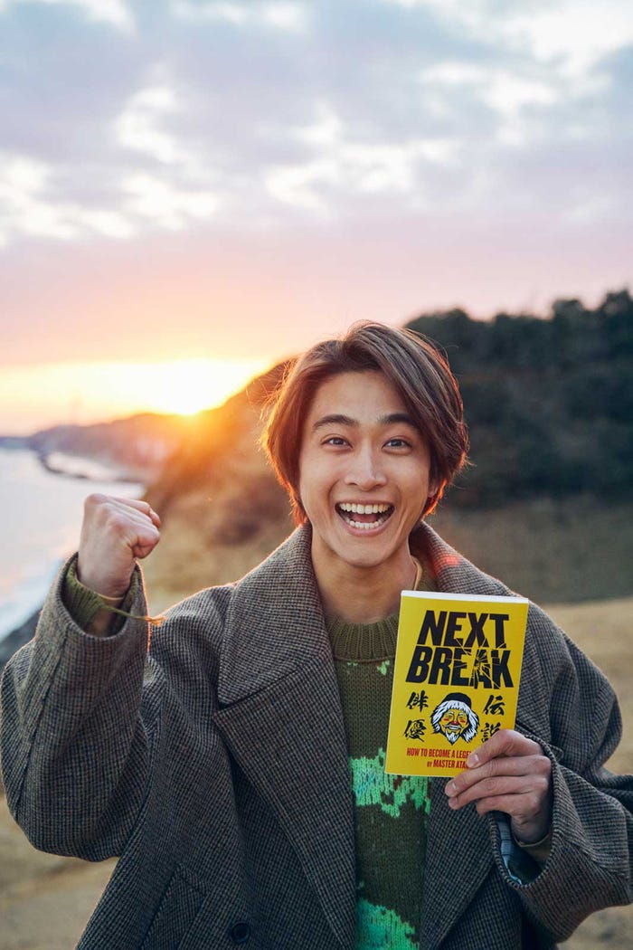 佐藤寛太パーソナルブック「NEXT BREAK」初解禁カット(ワニブックス刊)(提供写真)