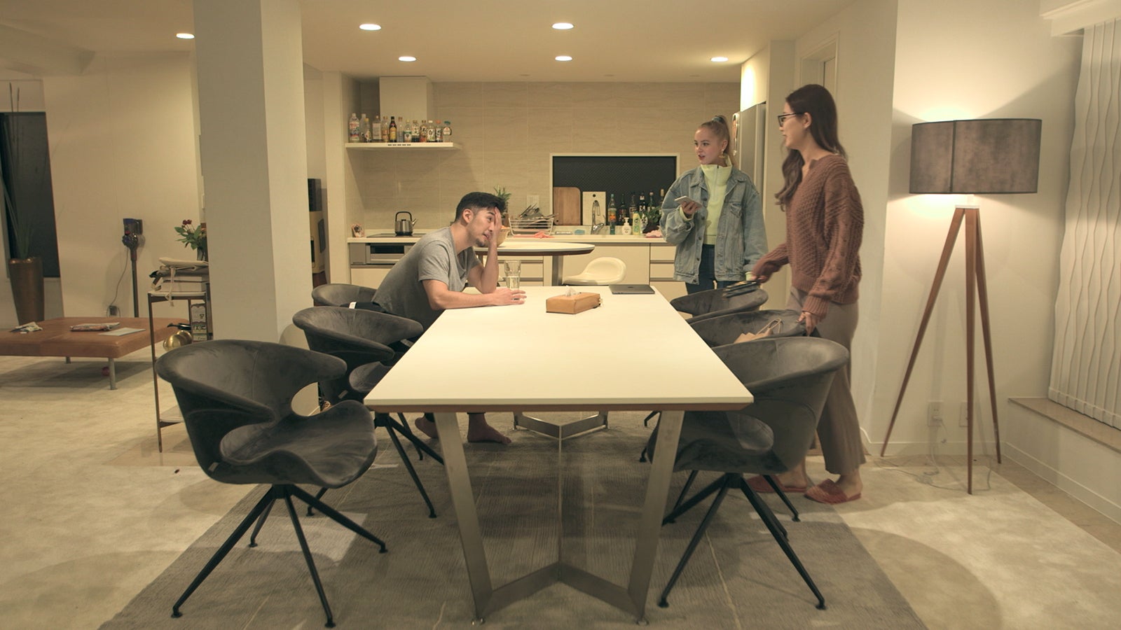 凌、ビビ、愛華「TERRACE HOUSE TOKYO 2019-2020」31st WEEK（C）フジテレビ／イースト・エンタテインメント