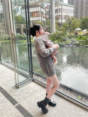 可愛すぎる元アイドルママ、0歳の我が子を抱っこ「食べてる間おねんねしてくれてた」