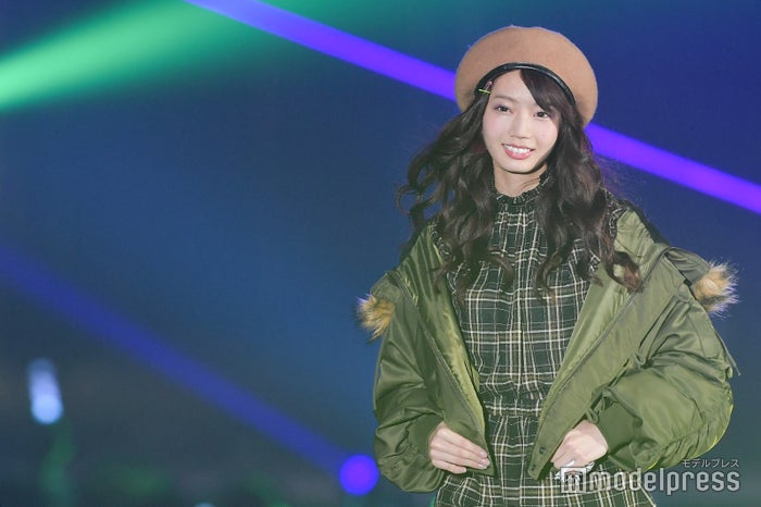 けやき坂46高本彩花 ひらがなポーズでにっこり笑顔 秋コーデ 巻き髪が可愛い Tgc北九州18 モデルプレス