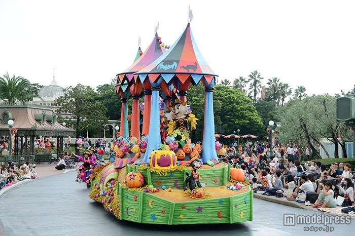ディズニーハロウィーン ランドパレード新 仮装 音楽一新でリニューアル こひつじのダニー も初参加 モデルプレス ディズニーハロウィーン ランドパレード新 仮装 音楽一新でリニューアル こひつじのダニー も初参加 モデルプレス