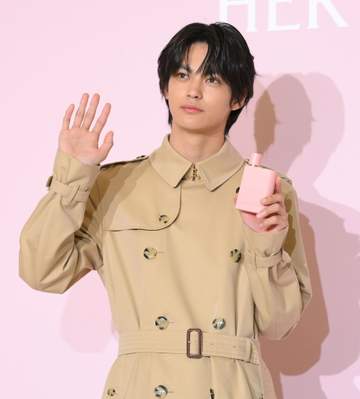 神尾楓珠 結婚後初の公の場 報道陣からの祝福に「幸せです！」元気に返答