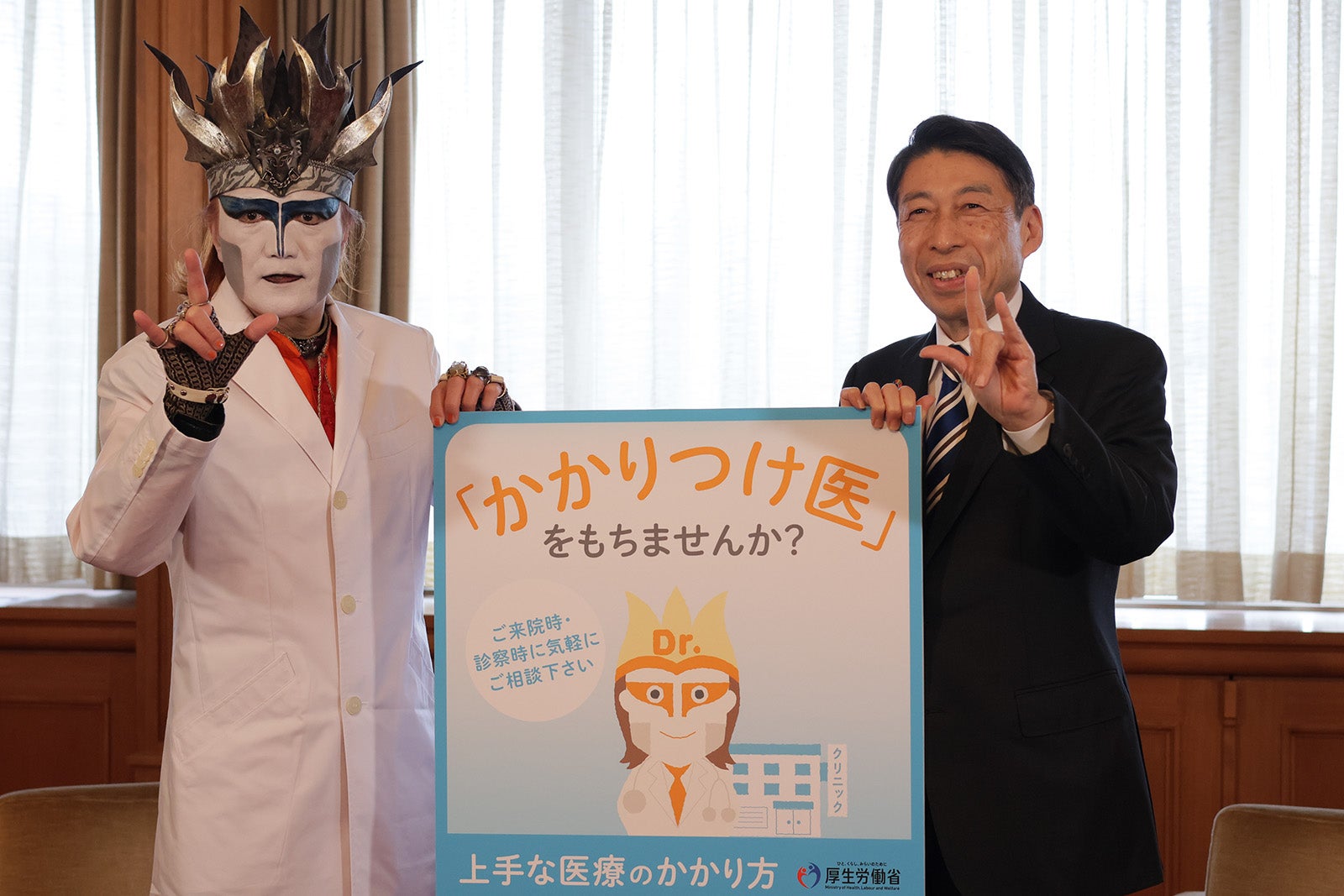 デーモン閣下、服部誠太郎福岡県知事（提供写真）