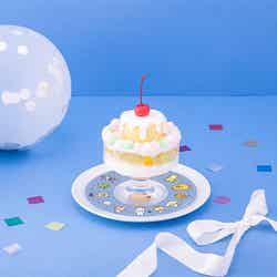 Colorful Fruit Parfait 税込1,590円(C)PLEDIS ENTERTAINMENT & HYBE. All Rights Reserved.