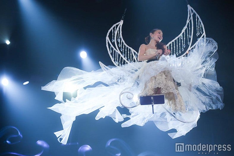 浜崎あゆみのカウントダウンライブ『ayumi hamasaki COUNTDOWN LIVE 2015-2016 A ～MADE IN TOKYO～』模様（画像提供：avex）