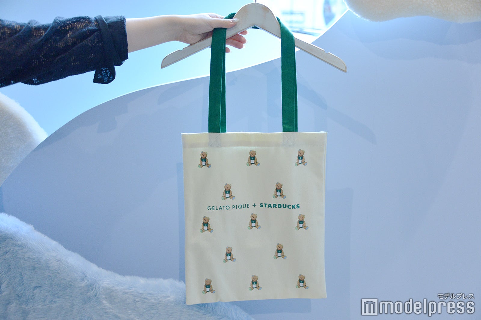 『gelato pique ベア柄トートバッグ アイボリー』¥4,500（C）モデルプレス