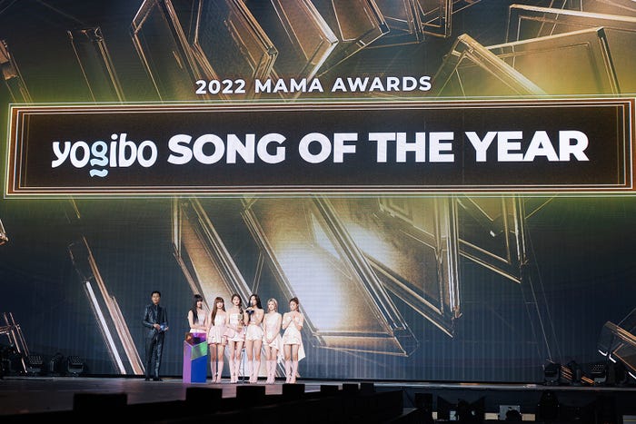 Yogibo Song of the year_IVE 2 (C)CJ ENM Co., Ltd, All Rights Reserved