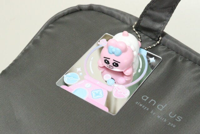 アクリルミラーキーホルダーカプセルトイ柄　使用例