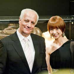 右:AKB48篠田麻里子