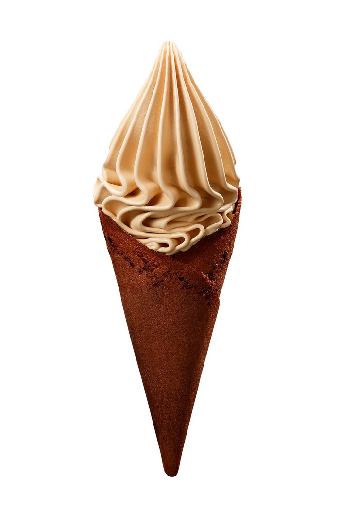 CREMIA the Caramel × チョコラングドシャコーン／画像提供：日世株式会社