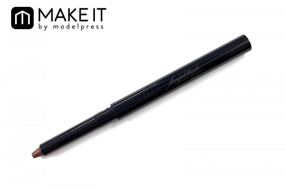 Amplitude／コンスピキュアス リップライナー／12 ダークブラウン／3,800円（税抜） (C)メイクイット