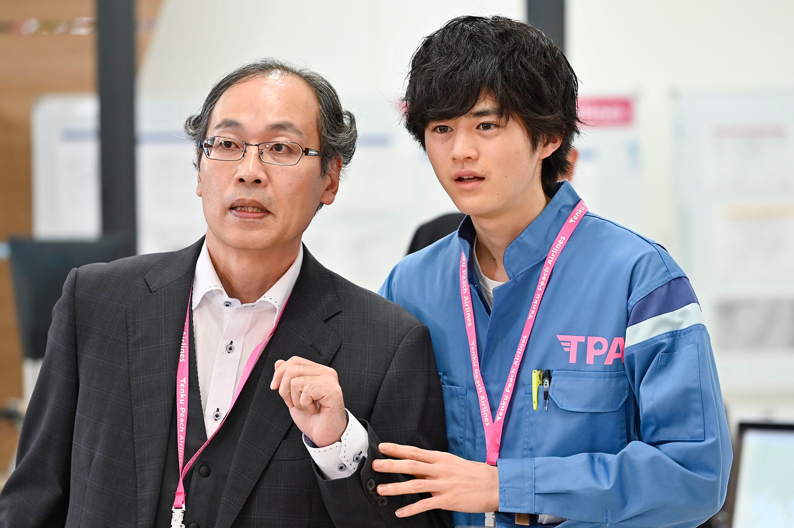 正名僕蔵、鈴鹿央士／「おっさんずラブ-in the sky-」第7話より（C）テレビ朝日